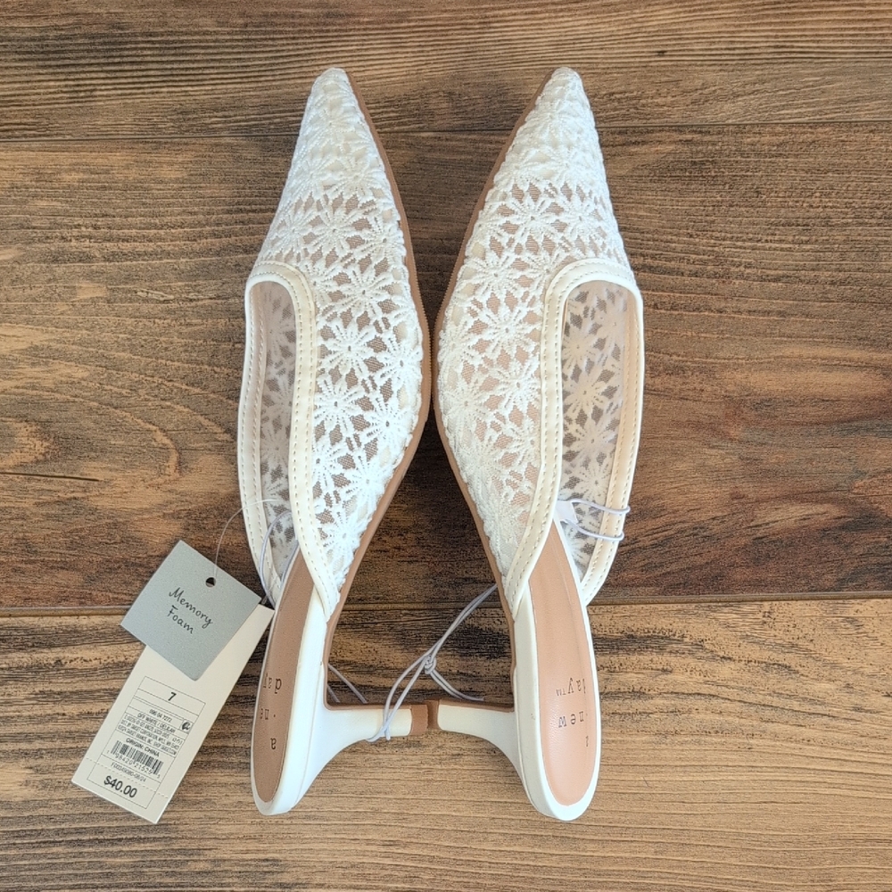 A New Day Off White Delilah Floral Embroidered Pointed Toe Mule Heels - Picture 4 of 7